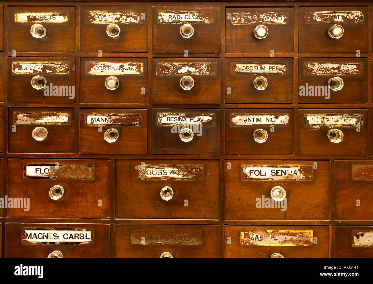 Antico speziale cassetti REGNO UNITO Foto Stock