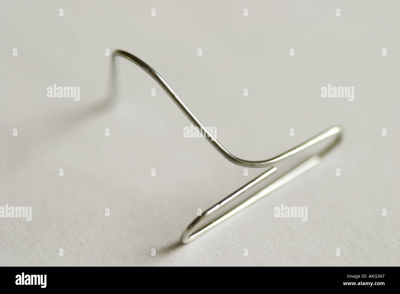 Graffetta ufficio fissa il fermaglio Foto Stock