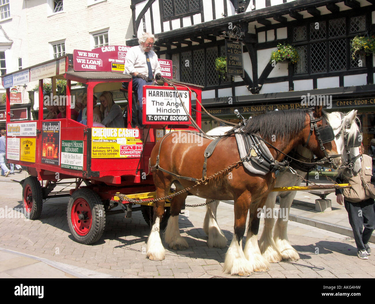 Cavallo e Bus Vintage, Salisbury, Wiltshire, Inghilterra, UK, Regno Unito, Gran Bretagna, Europa Foto Stock