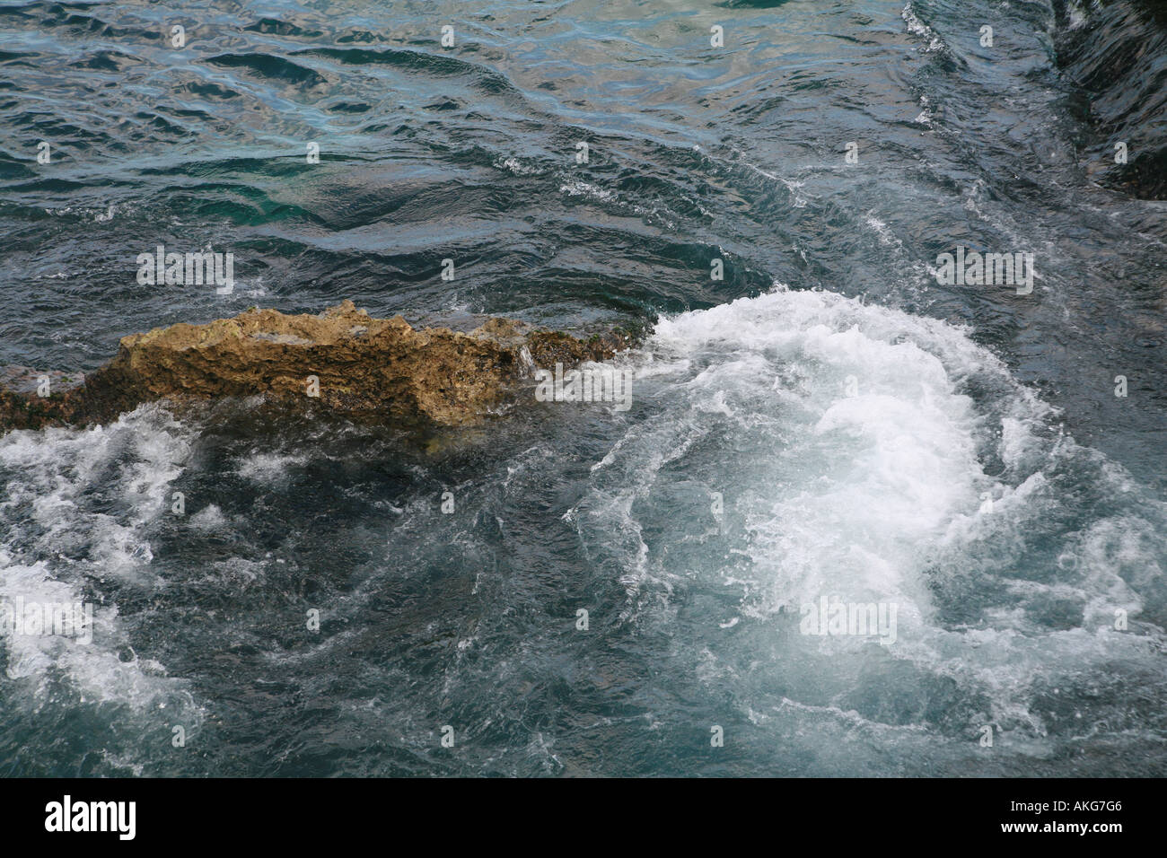 Splendido oceano umore con bicchieri Foto Stock