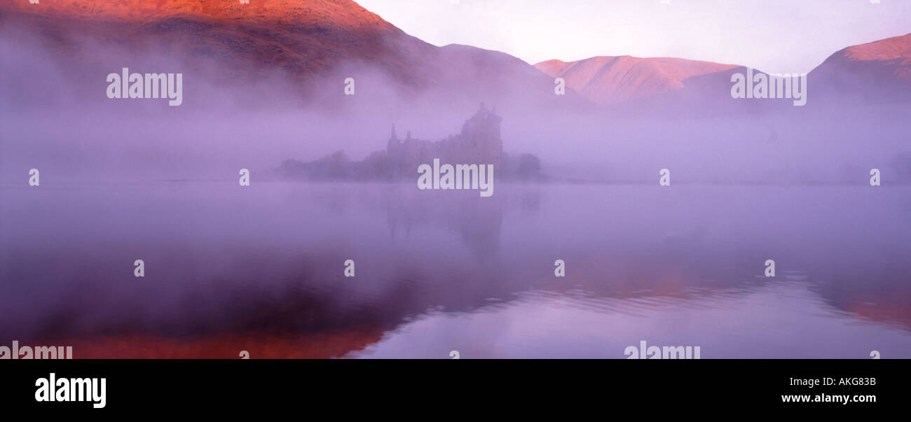 Kilchurn Castle e Loch Awe, Argyll, Scotland, Regno Unito Foto Stock