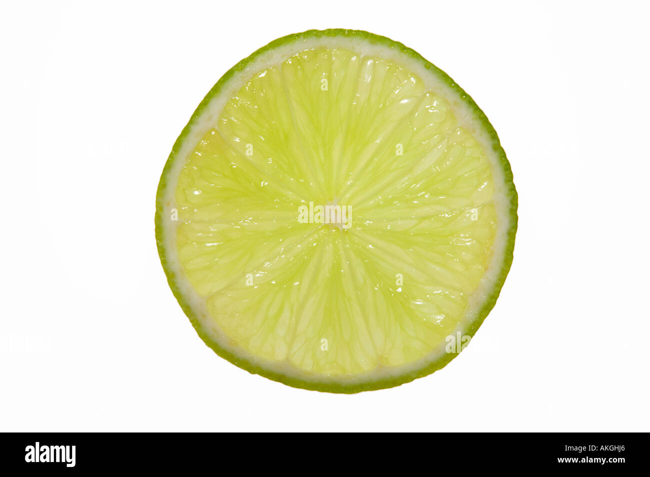 Vista ravvicinata della fetta tramite lime fresco su sfondo bianco Mark Sykes Foto Stock