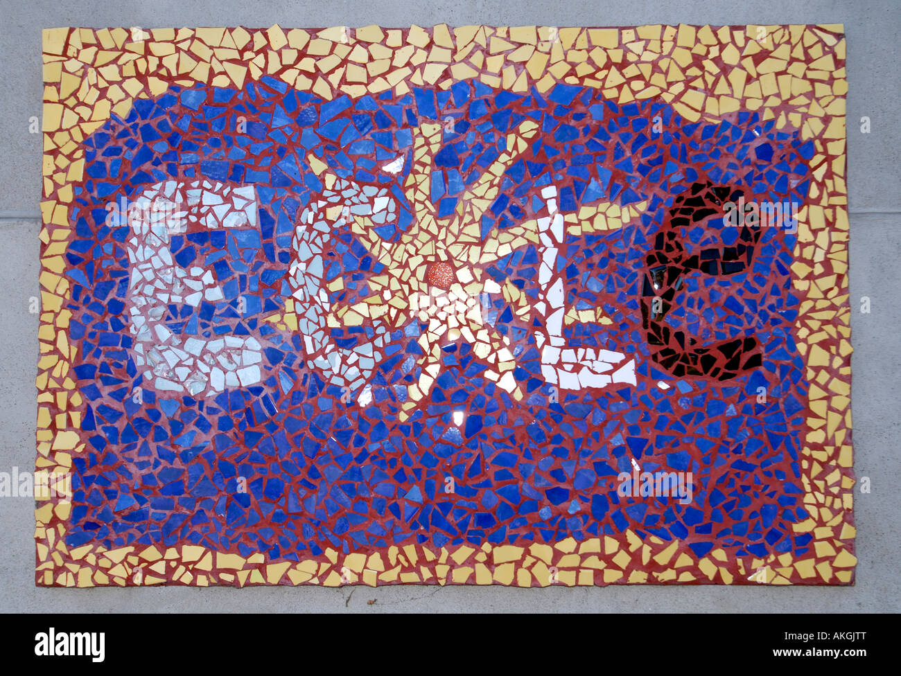 Mosaico 'Ecole' (Scuola) placca, Bossay-sur-Claise, Indre-et-Loire, Francia. Foto Stock