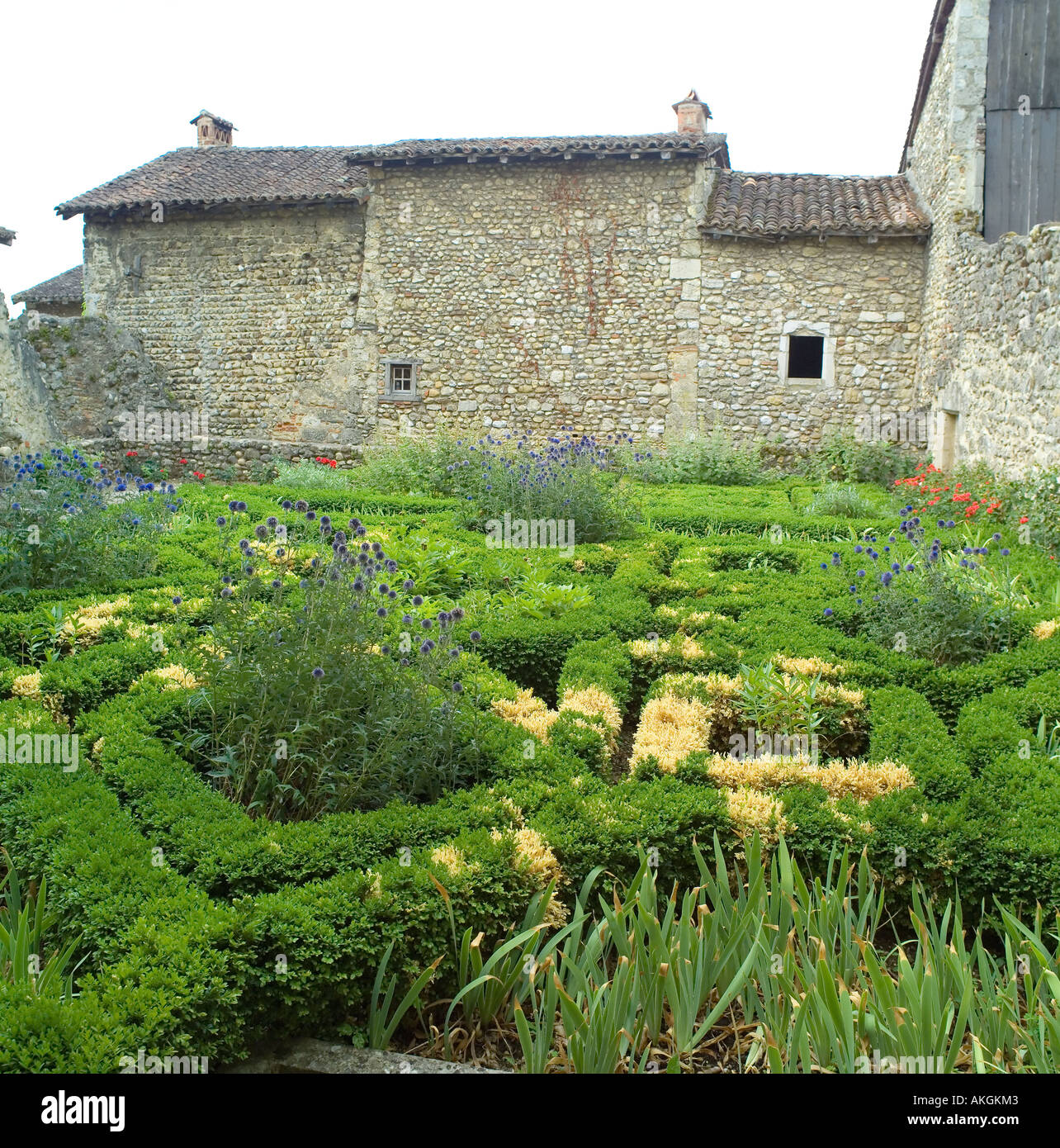 Hortulus giardino, case in pietra, Pérouges medievale città murata, Ain, Rhône valle, Francia, Europa Foto Stock