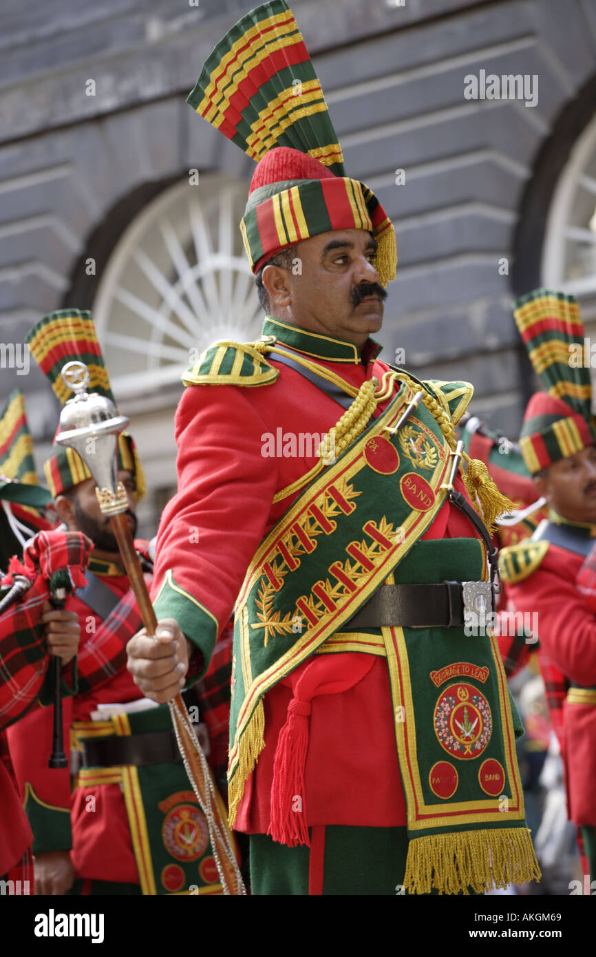 Edinburgh Festival Fringe militari pakistani pipeband pipe major Foto Stock