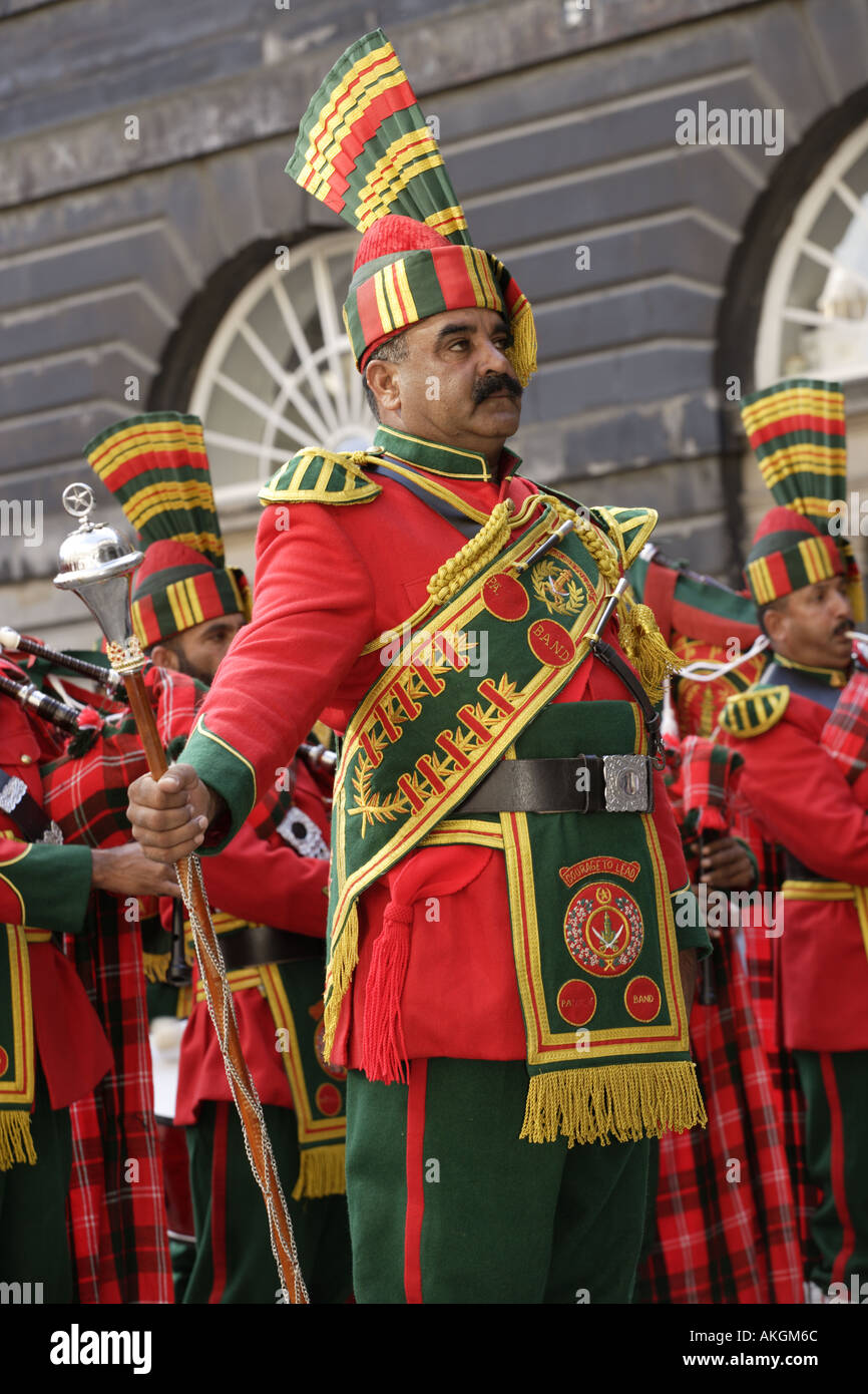 Edinburgh Festival Fringe militari pakistani pipeband pipe major Foto Stock