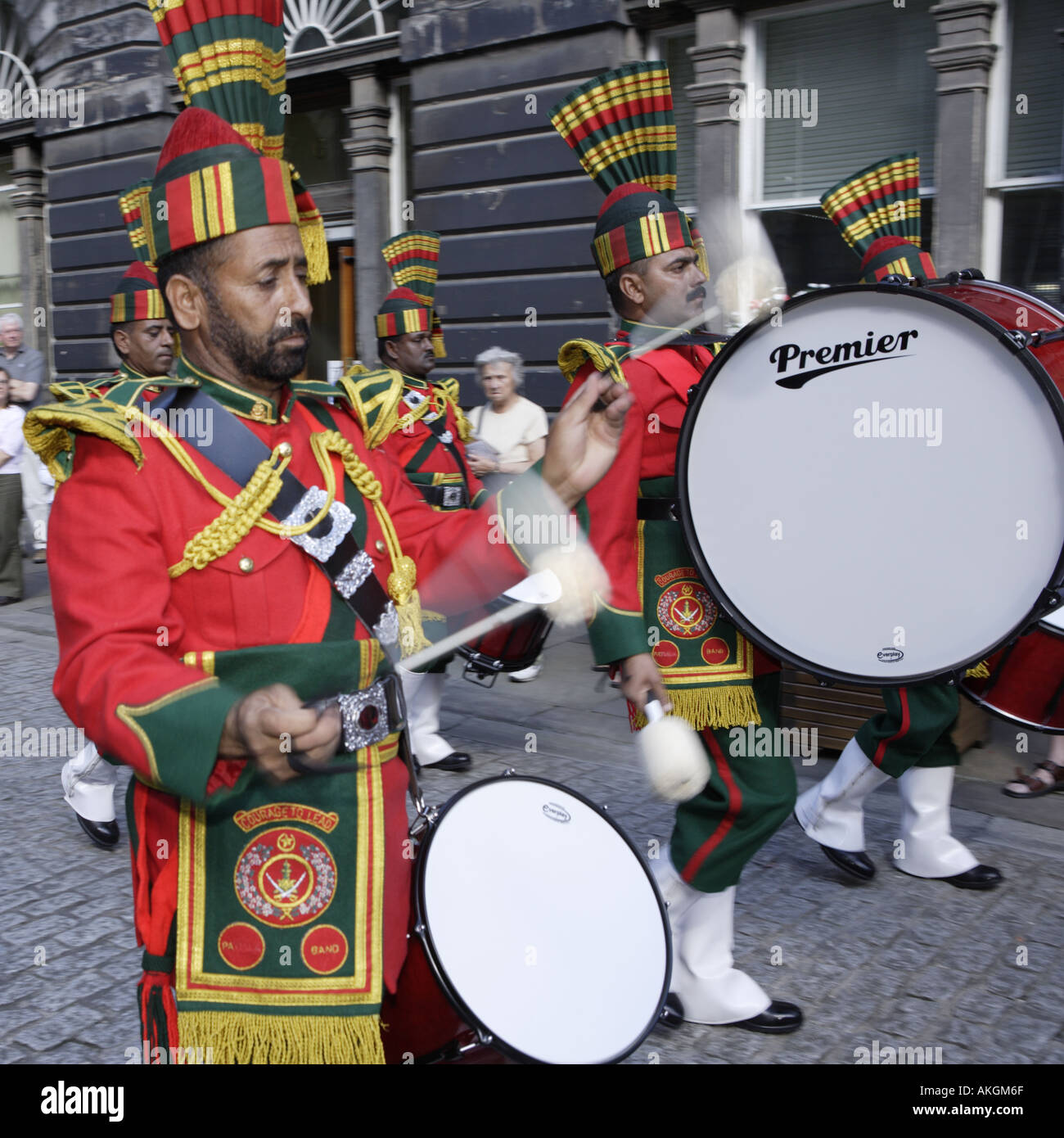 Edinburgh Festival Fringe militare pakistana batteristi pipeband Foto Stock