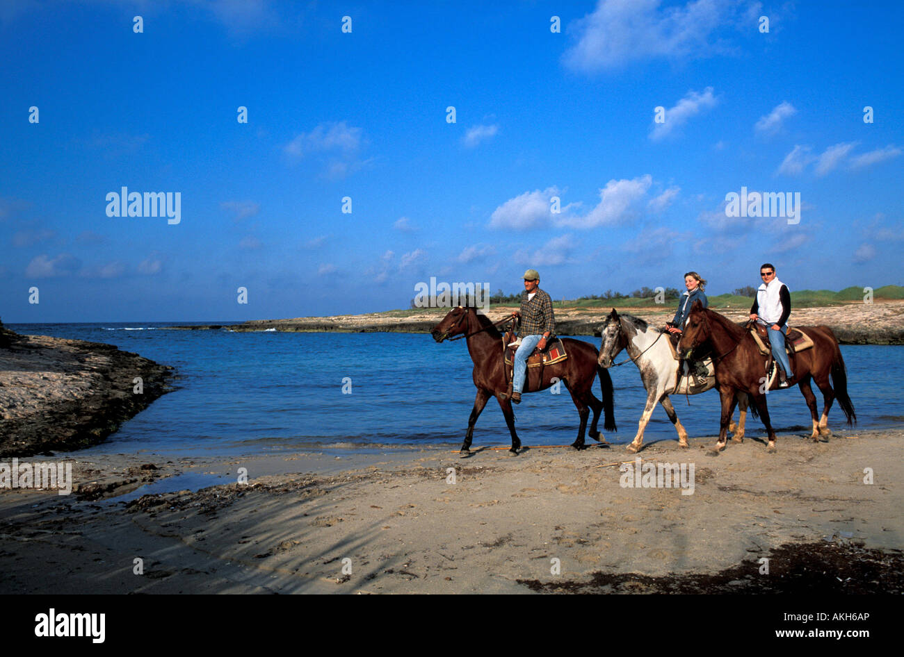 Trekking, Torre Pozzella spiaggia, Ostuni, Puglia, Italia Foto Stock