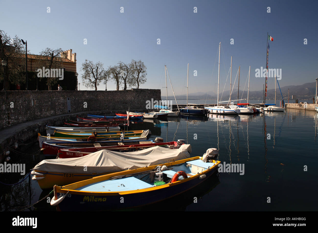 Piccolo porto, Torri del Benaco, Veneto, Italia Foto Stock