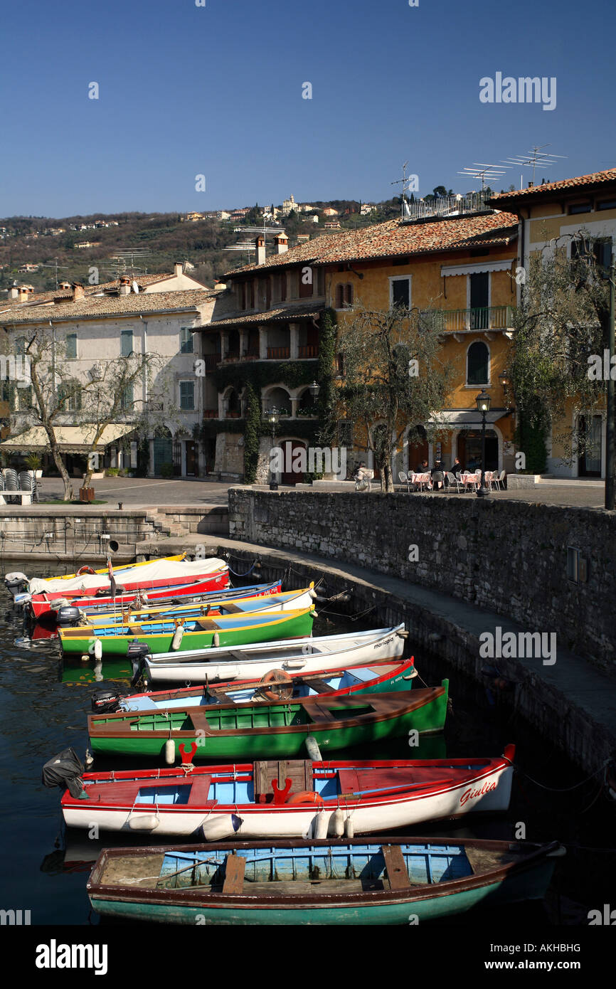 Piccolo porto, Torri del Benaco, Veneto, Italia Foto Stock