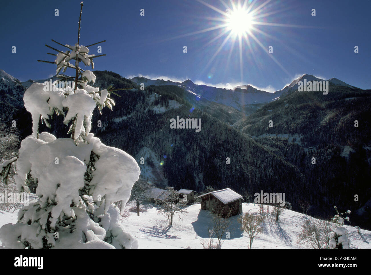 Paesaggio di retroilluminazione sul Lagorai la catena dalla Valle dei Mocheni, Trentino Alto Adige, Italia Foto Stock