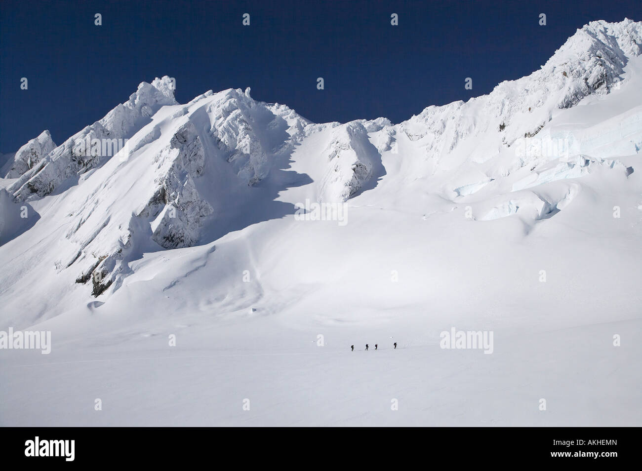 Parte di arrampicata su Davis campo di neve al di sopra del Ghiacciaio Franz Josef costa ovest di Isola del Sud della Nuova Zelanda antenna Foto Stock