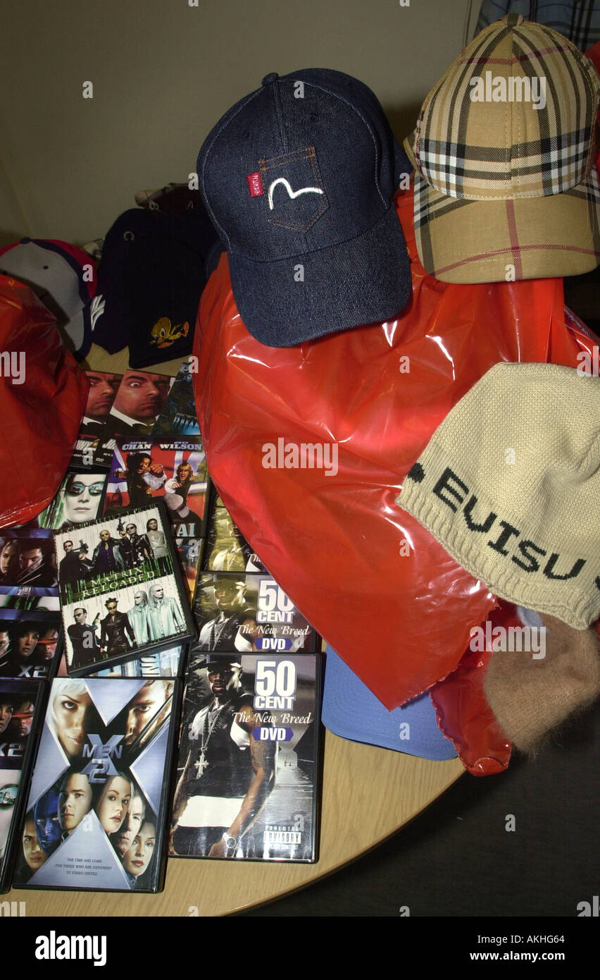 Merci contraffatte sequestrate dalle norme commerciali REGNO UNITO Foto Stock