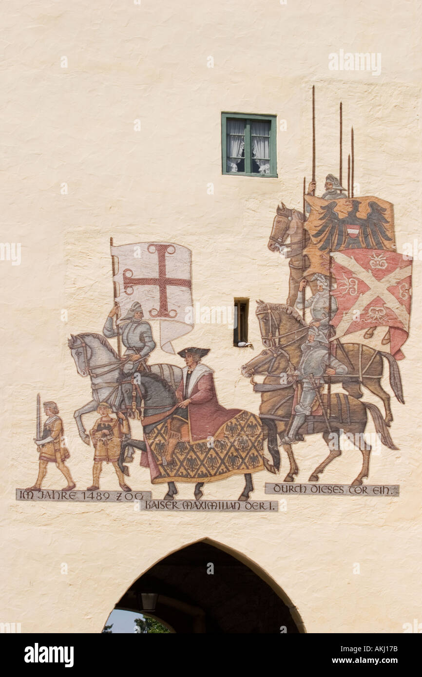 Ulmer Tor Memmingen pittura Im Jahre 1489 zog Kaiser Maximilian der mi durch dieses Tor ein Allgäu Germania Foto Stock