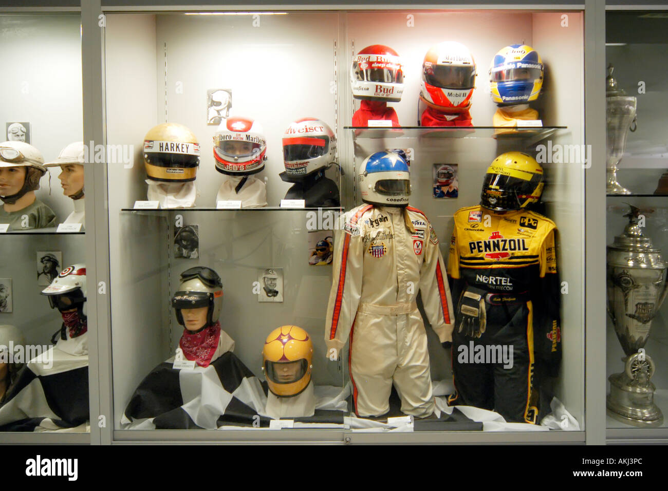All'interno del Motor Speedway di Indianapolis Hall of Fame Museum con la sua esposizione di vetture da corsa e cimeli. Foto Stock