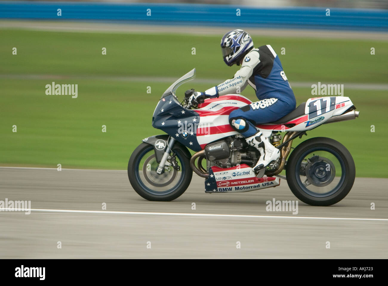 Jimmy Lewis a bordo della sua BMW Twin durante il Boxer Cup gara di moto a  Daytona Speedway durante la Settimana in Bici Daytona Florida USA Foto  stock - Alamy