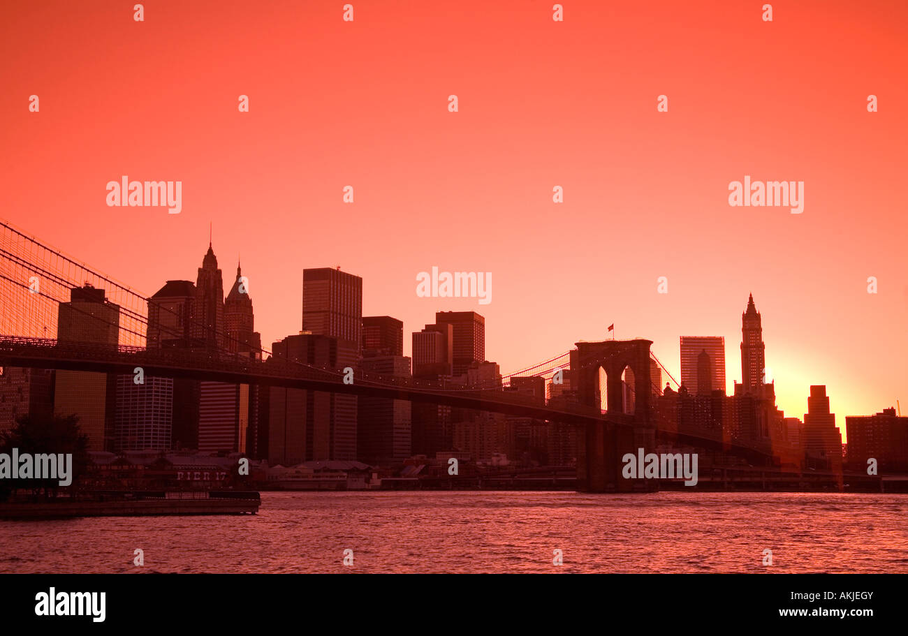 Inferiore dello Skyline di Manhattan vista dal Ponte di Brooklyn Park, Brooklyn, New York, New York, Stati Uniti d'America Foto Stock