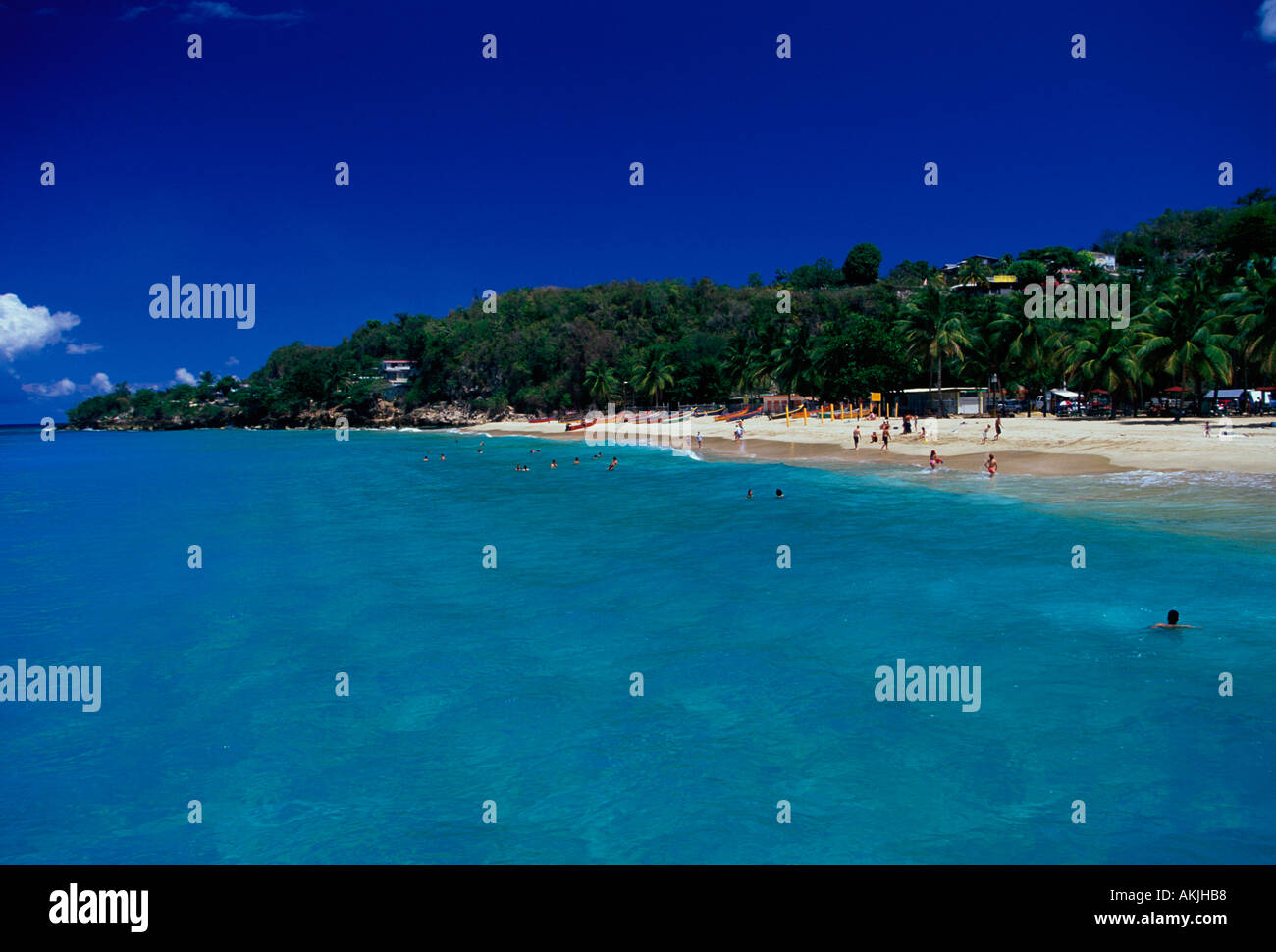 Il Puerto Rican persone, nuoto, Crash barca Beach, a nord di Aguadilla, Porta del Sol, pianure costiere Valley, Puerto Rico, Caraibi, West Indies Foto Stock