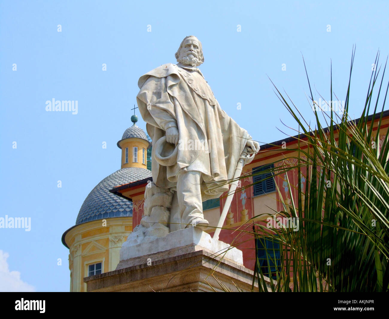 Chiesa di San Francesco e Giuseppe Garibaldi monumento, Chiavari, Liguria, Italia Foto Stock