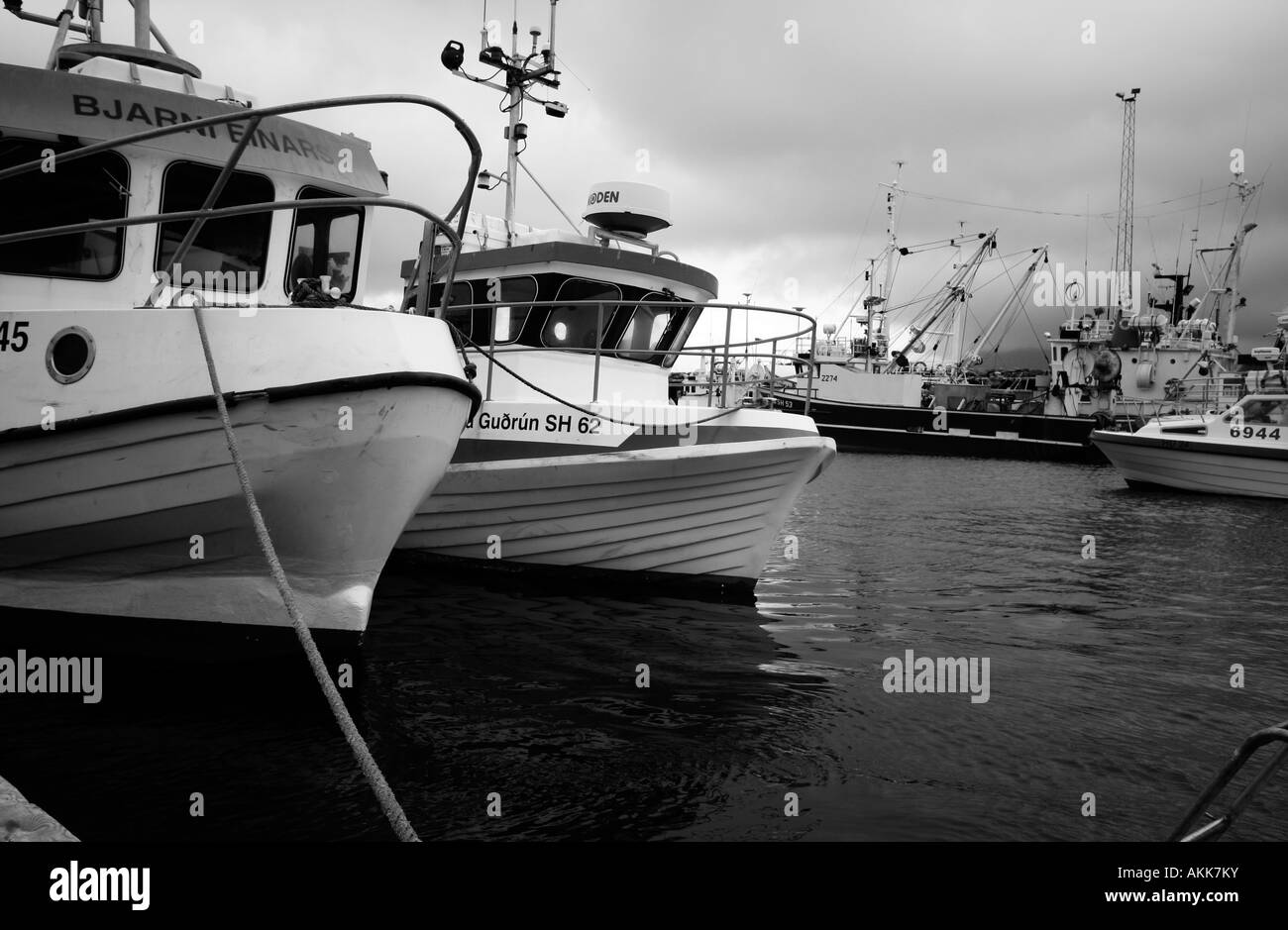 Barche ormeggiate in porto Olafsvik, Penisola Snaefellsness, Islanda Foto Stock