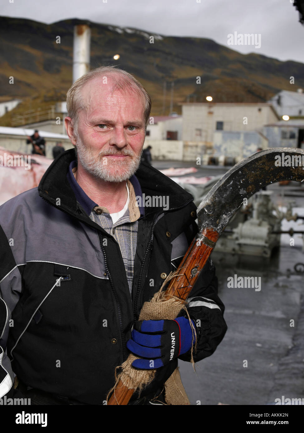 Il Whaler con lo strumento per la scuoiatura balene Foto Stock