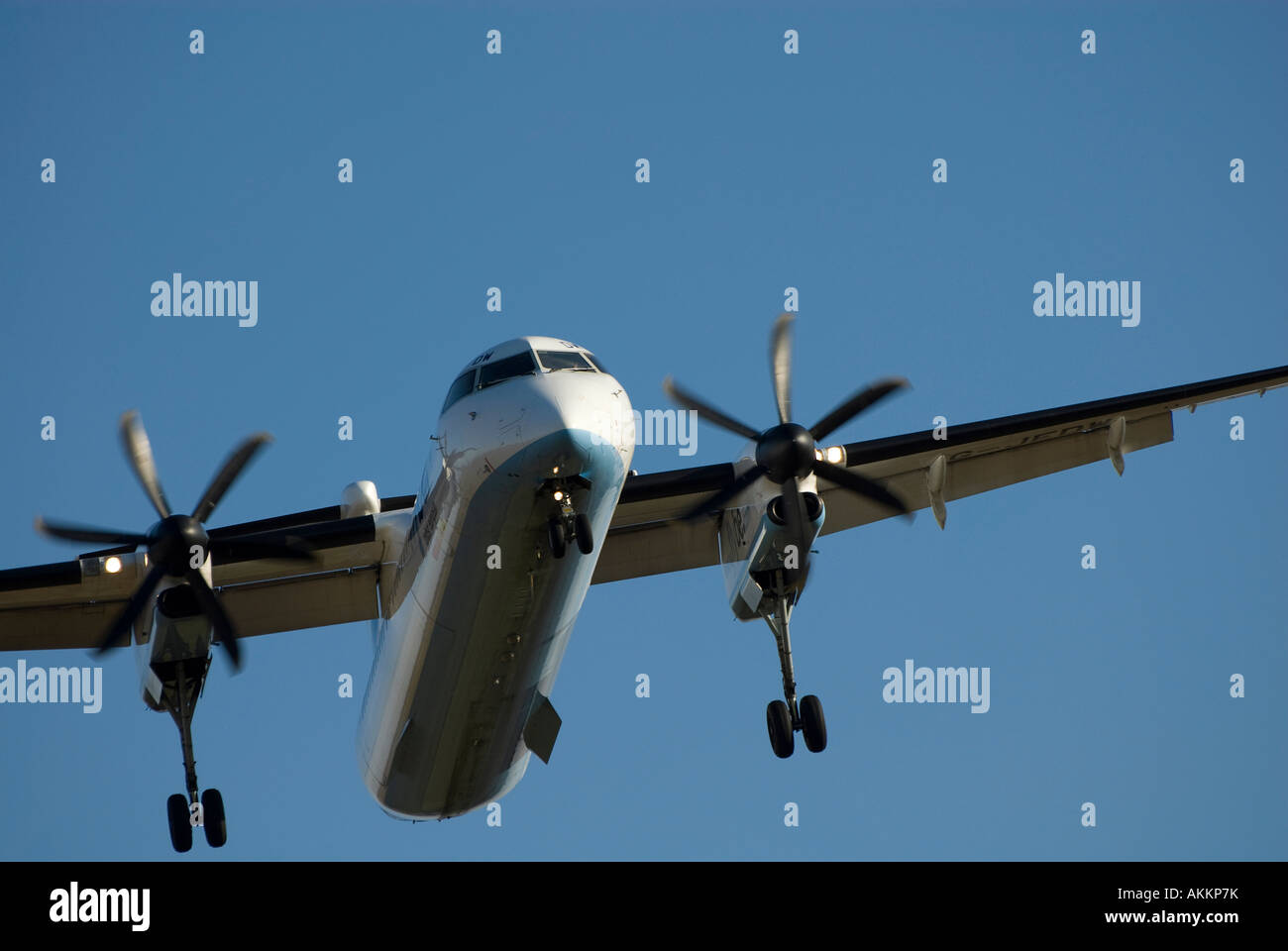 Aerei di atterraggio all'aeroporto Foto Stock