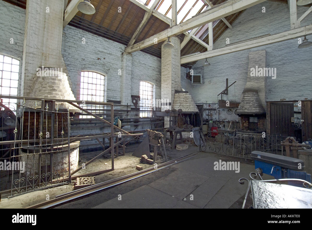 I fabbri forgiano workshop presso il National Waterways Museum Ellesmere Port ,Cheshire Regno Unito Regno Unito Foto Stock