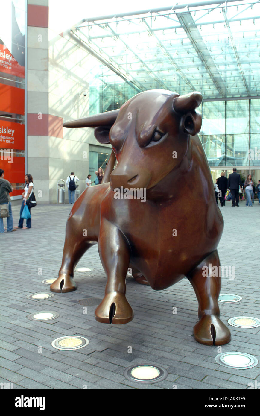 Bull statua Bullring Shopping Centre Birmingham Inghilterra Foto Stock