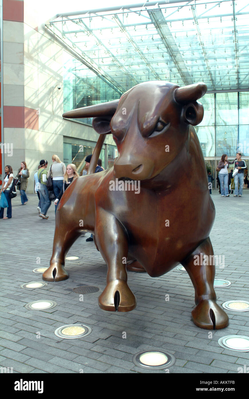 Bull statua Bullring Shopping Centre Birmingham Inghilterra Foto Stock