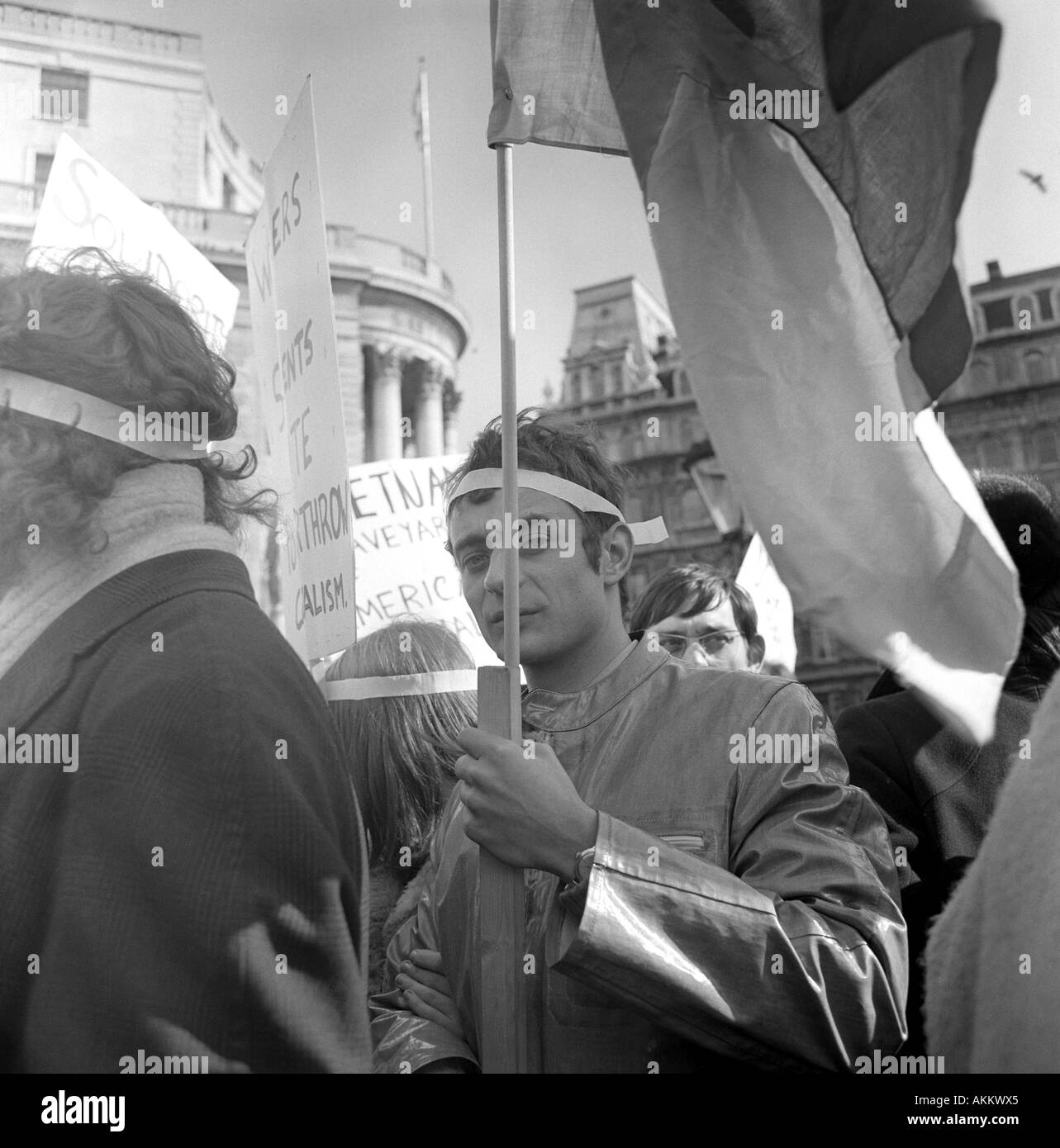 Dimostratore, Guerra Anti-Vietnam dimostrazione, Londra, 17 marzo 1968. Foto Stock