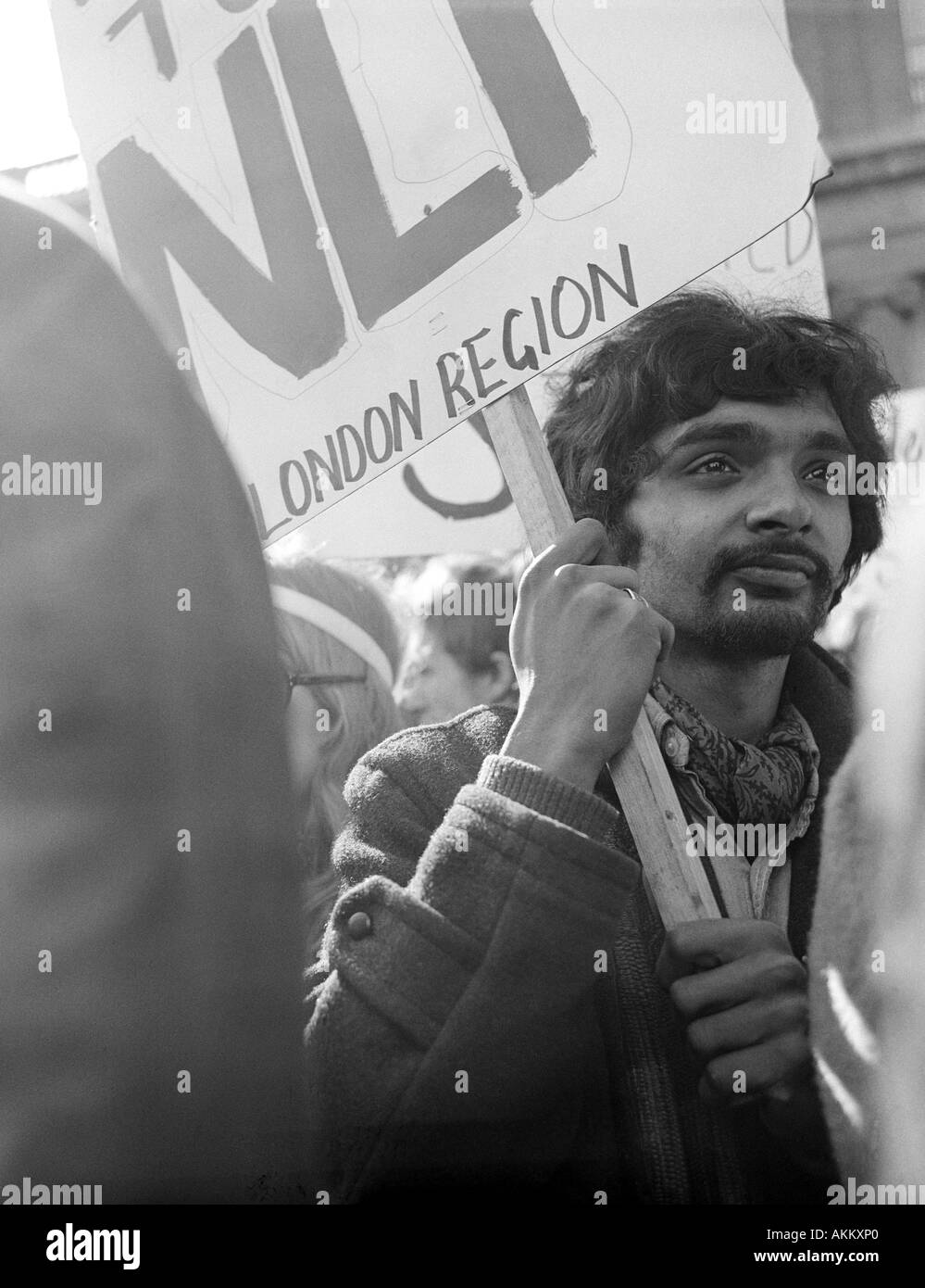 Dimostratore, Guerra Anti-Vietnam dimostrazione, Londra, 17 marzo 1968. Foto Stock