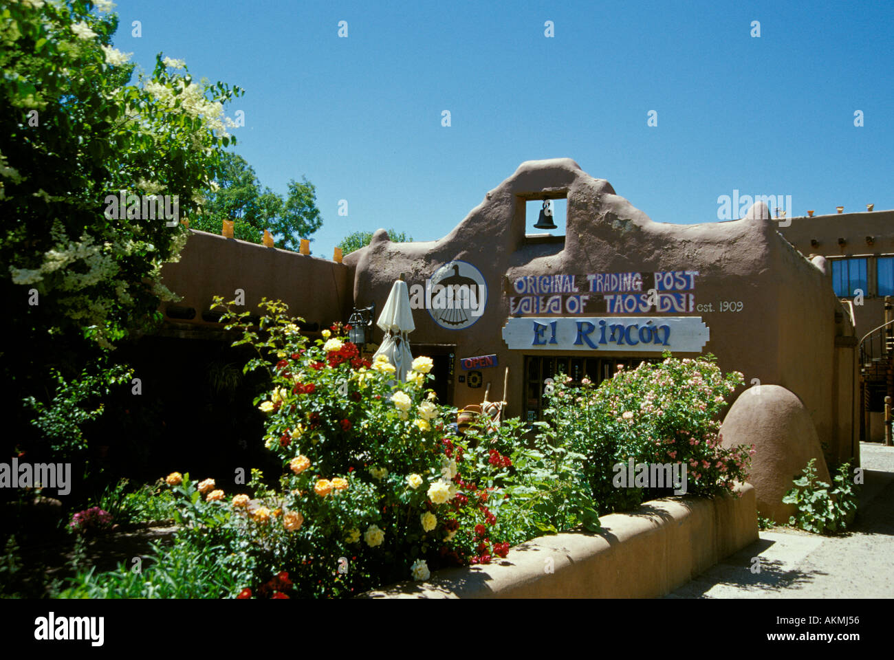 Originale di Trading Post di UAT El Rincon stabilito 1909 vicino alla città principale Plaza piazza del centro cittadino di Taos New Mexico Foto Stock