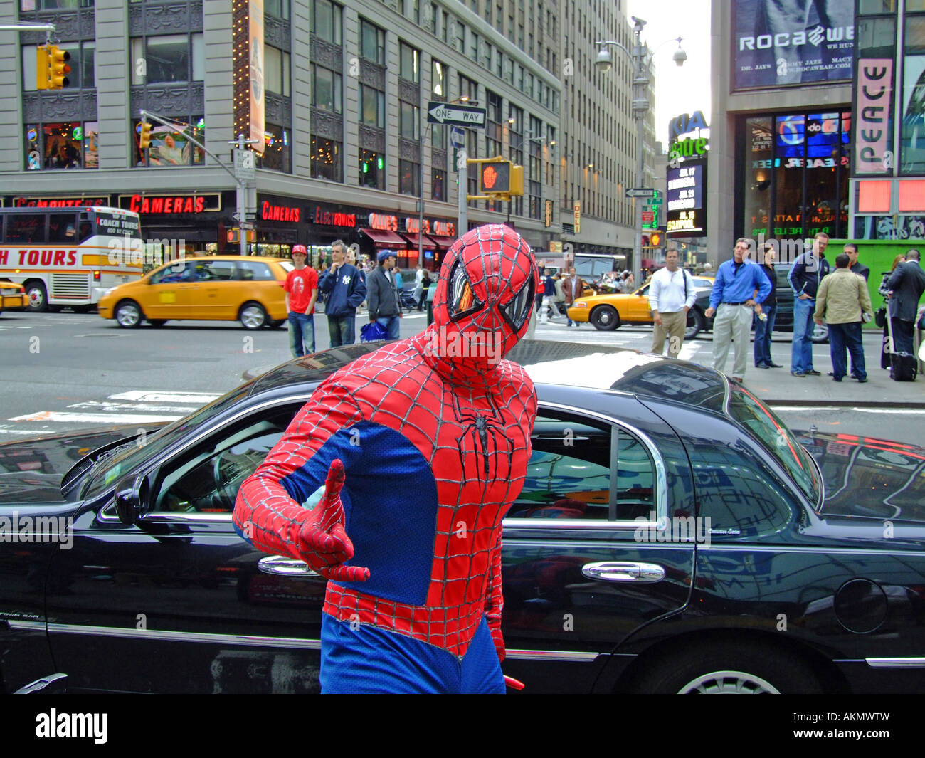 Uomo in costume di Spiderman, New York City, Stati Uniti d'America Foto  stock - Alamy