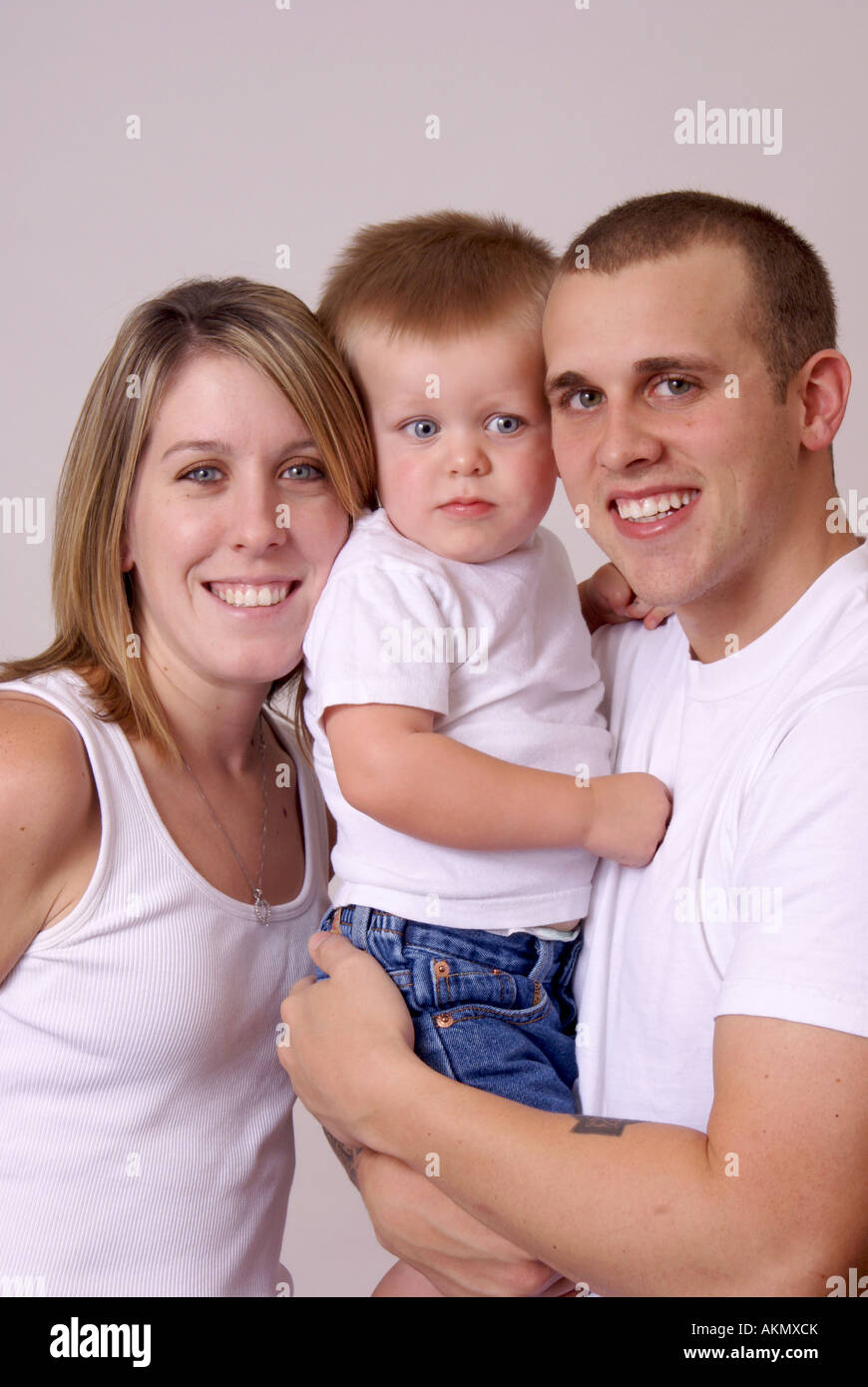 Amare giovane famiglia Foto Stock