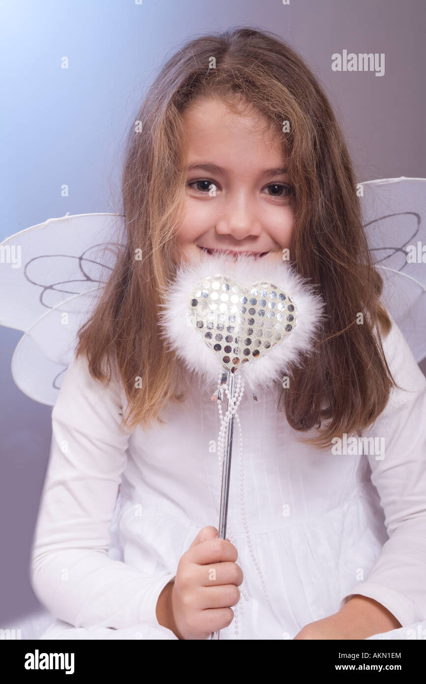 Angelo Felici in bianco con la bacchetta magica Foto Stock