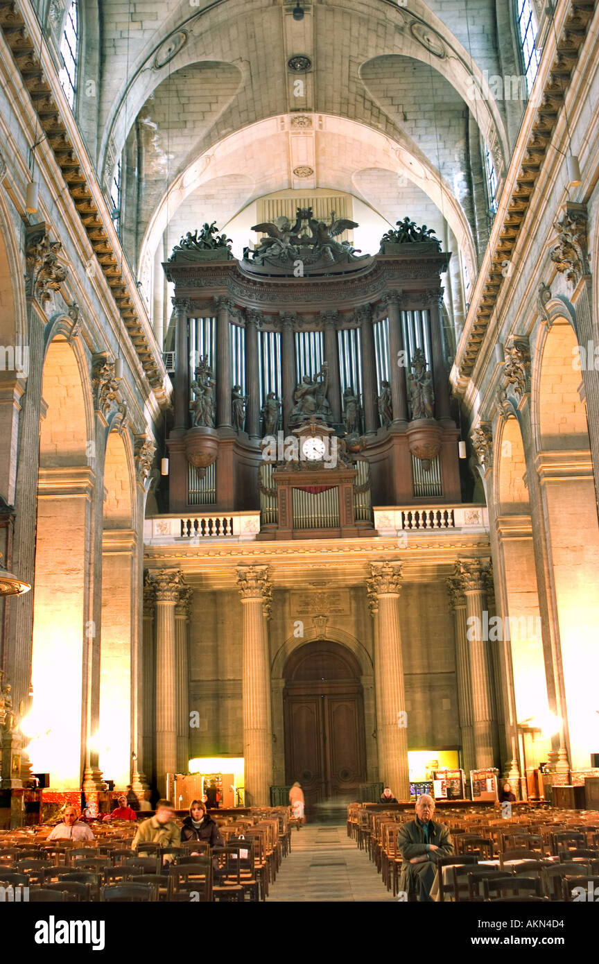 Parigi Francia, Chiesa cattolica francese romana, religione interna Eglise 'Chiesa di Saint Sulpice' 'organo tubo' all'interno della chiesa Foto Stock