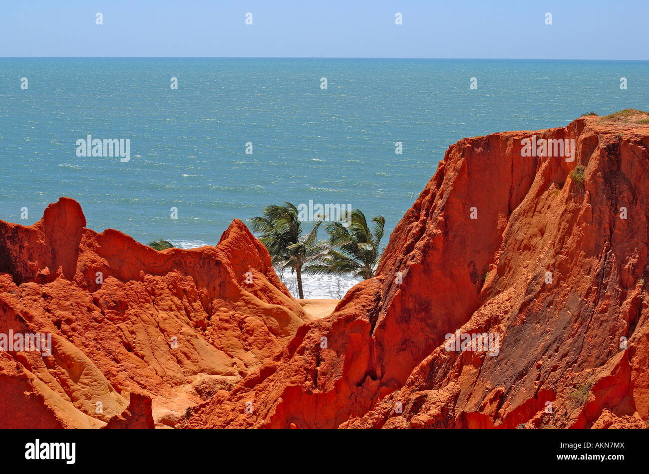 Rosso colorate formazioni di sanstone a Canoa Quebrada Ceara Brasile America del Sud Foto Stock