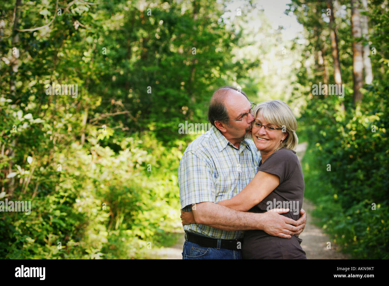 Il marito e la moglie abbracciando Foto Stock