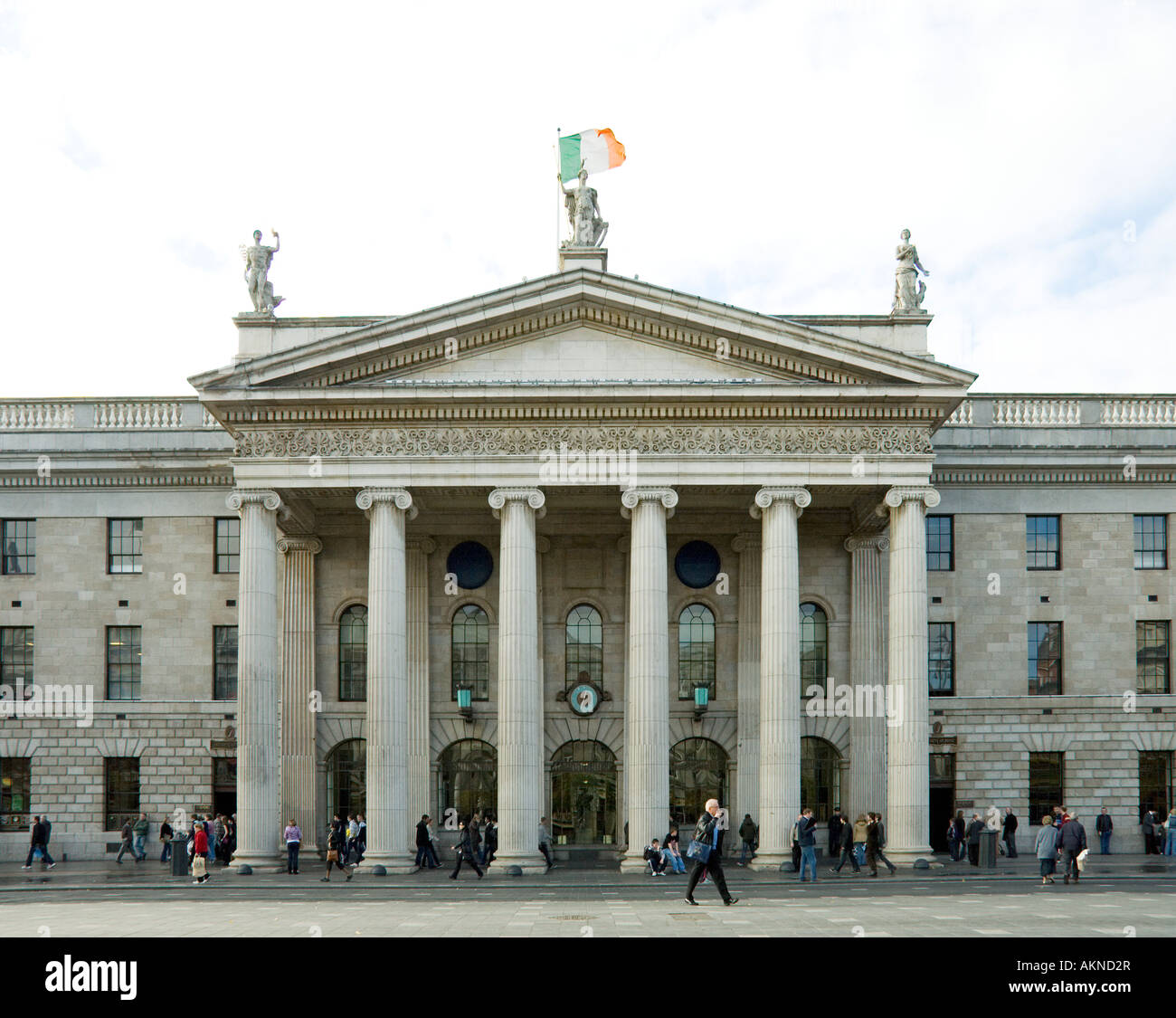 Il portico del GPO generale Post Office su O'Connell St Dublino Irlanda Foto Stock