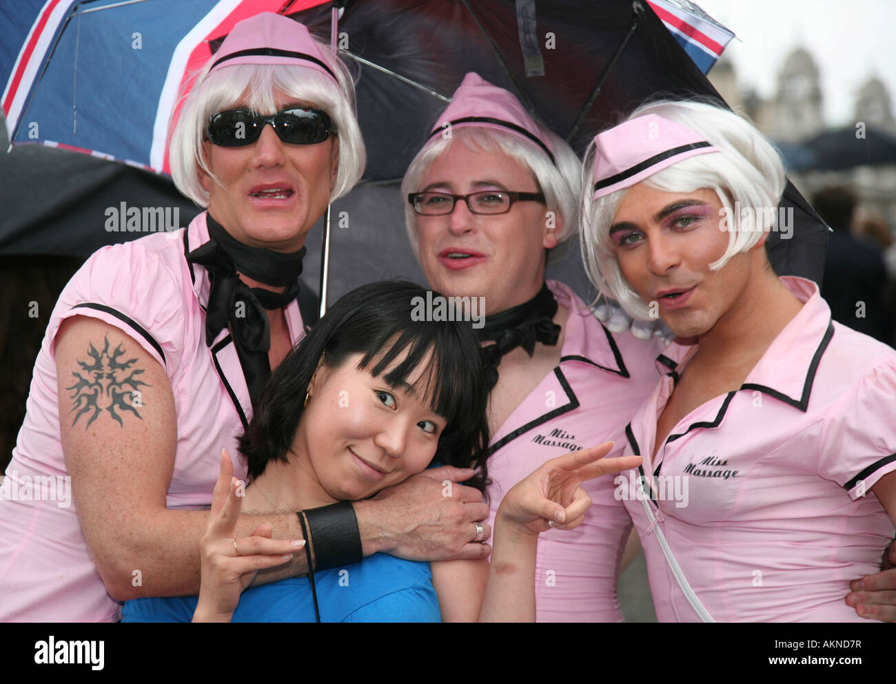 Travestito infermieri a Londra il Gay Pride Festival Foto Stock