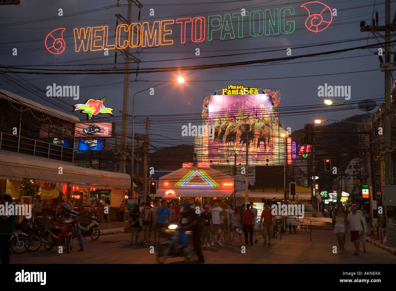 Bang La strada in serata bar del distretto Patong Beach Ao Patong Hat Patong Phuket Thailandia Foto Stock