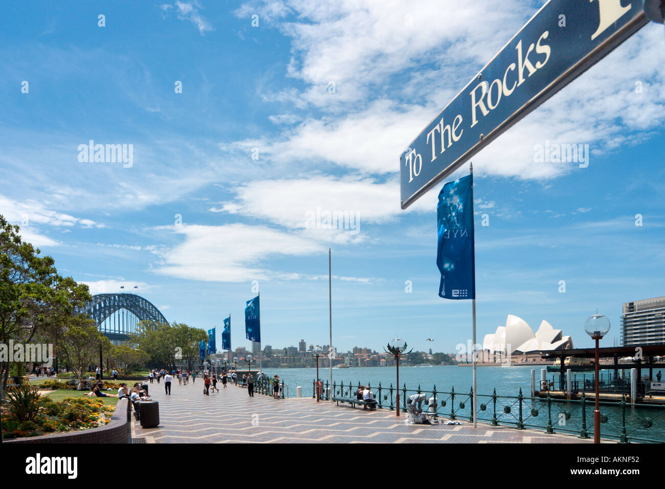 Il Circular Quay con l'Harbour Bridge e Opera House di distanza, Sydney, Nuovo Galles del Sud, Australia Foto Stock