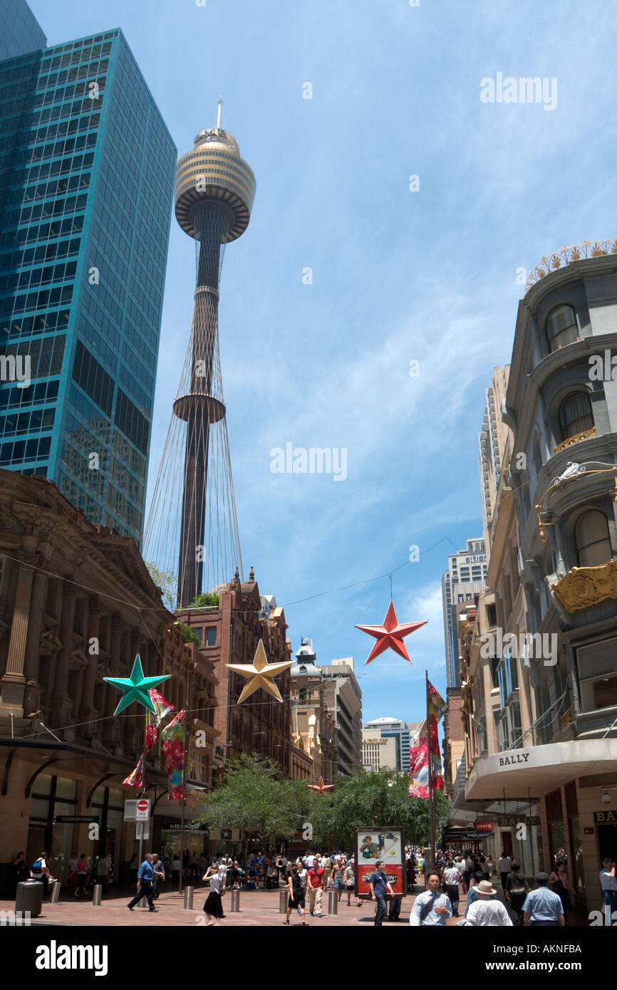 Pitt Street e Torre AMP durante lo shopping natalizio periodo di Sydney, Nuovo Galles del Sud, Australia Foto Stock