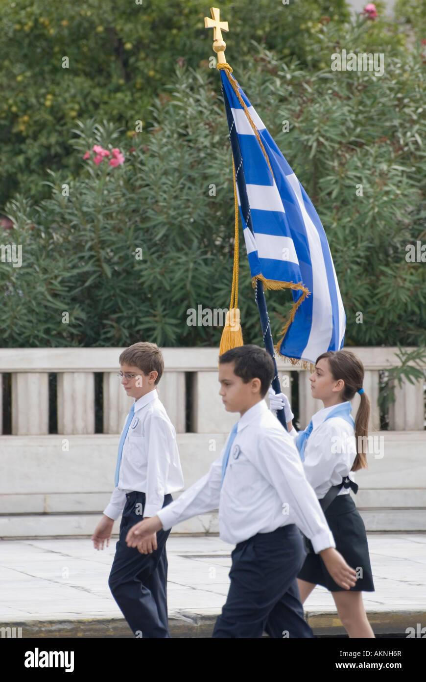 La scuola dei bambini marciando nel 2007 Ochi parata del giorno al di fuori della Grecia Vouli edificio del Parlamento sulla piazza di Syntagma Foto Stock