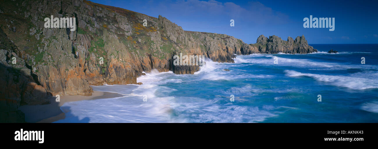 La Logan Rock nr Porth Curno Cornwall Inghilterra REGNO UNITO Foto Stock