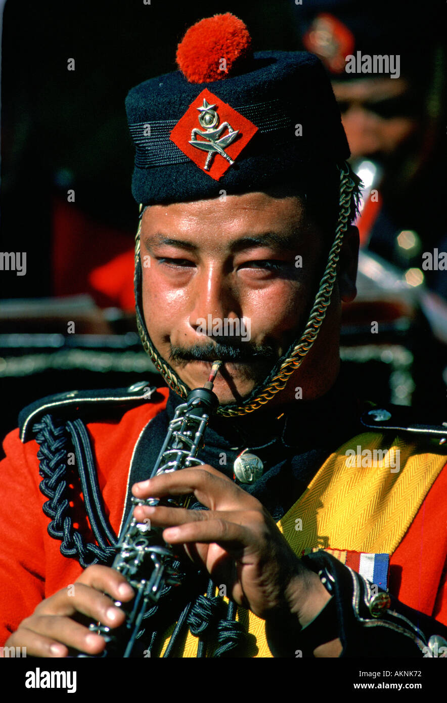 L'uomo gioca clarinetto in esercito nepalese Band Nepal Foto Stock