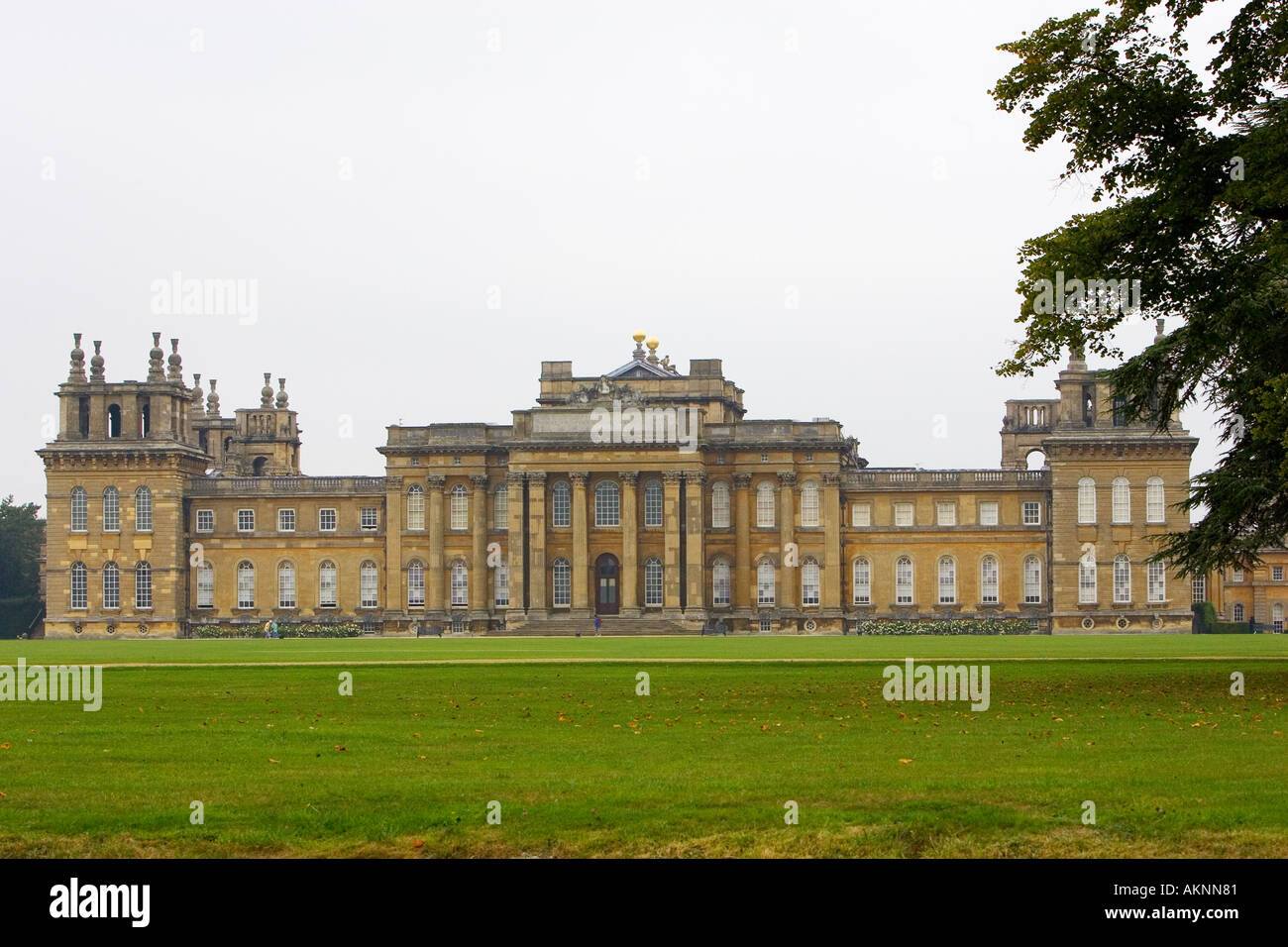 Il Palazzo di Blenheim e casa del Duca di Marlborough, luogo di nascita di Sir Winston Churchill costruito 1705 Architetto Vanbrugh Foto Stock