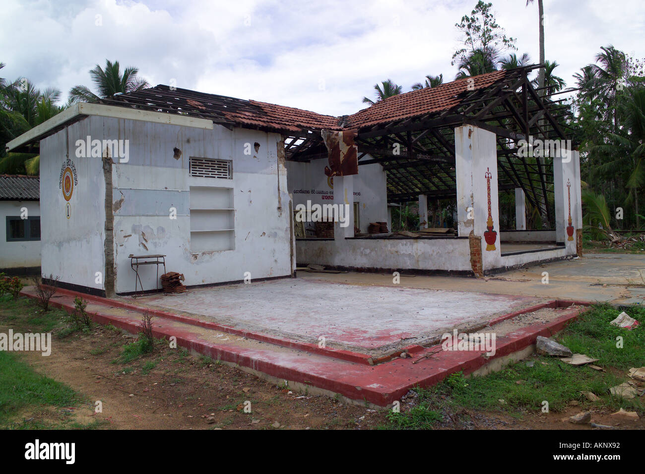 Edificio dove il capo maestro è stato lavato via a scuola colpite dal maremoto, Hegalla M V Scuola, Sri Lanka, Asia Foto Stock