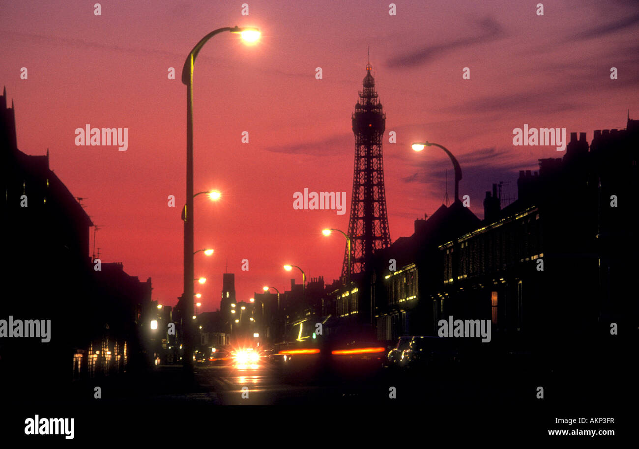 La Blackpool Tower al tramonto vacanza città nel Nord Ovest Inghilterra 2003 Foto Stock