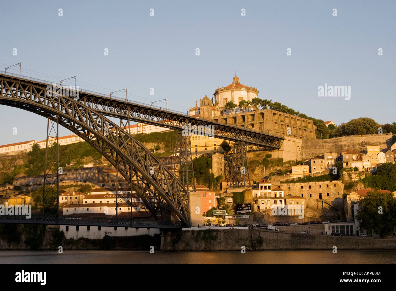 Il Mosteiro da Serra do Pilar e Gaia distretto di Porto Portogallo sulla soleggiata una sera d'estate Foto Stock